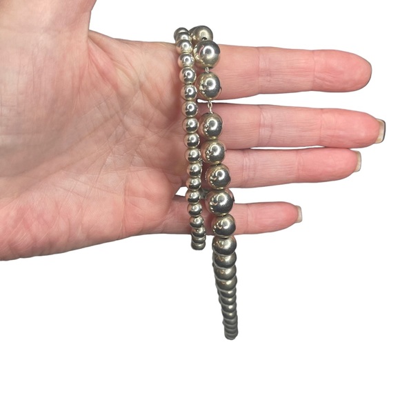 Oster Graduated Silver Beaded Necklace - Picture 5 of 9